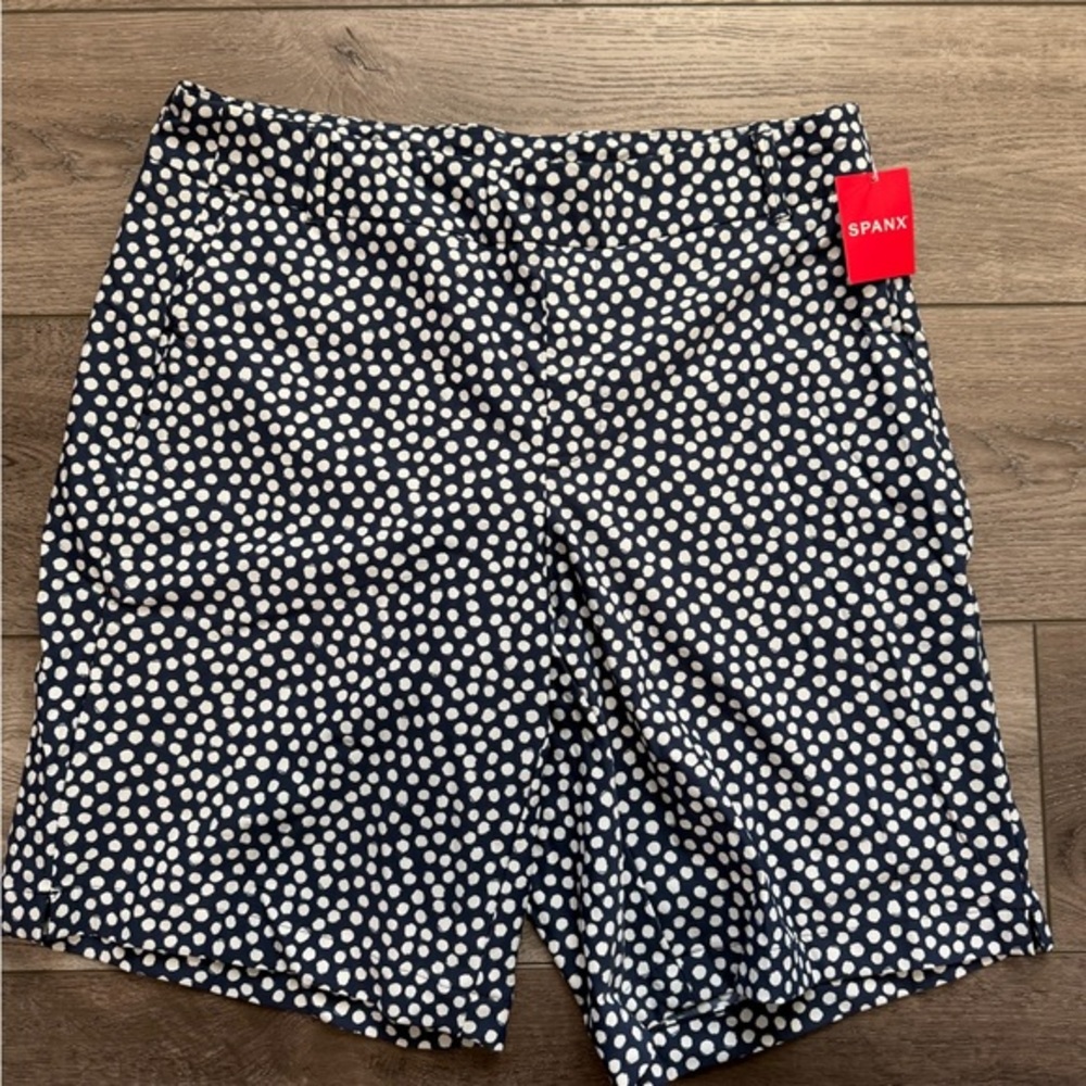 🆕SPANX - Sunshine Shorts 10” Navy and White Polka Dot- Vacation Ready